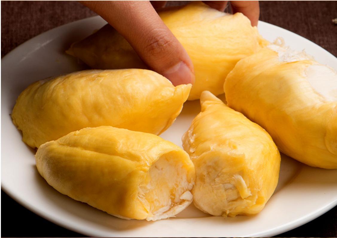 手工包制金枕头榴莲饼的过程