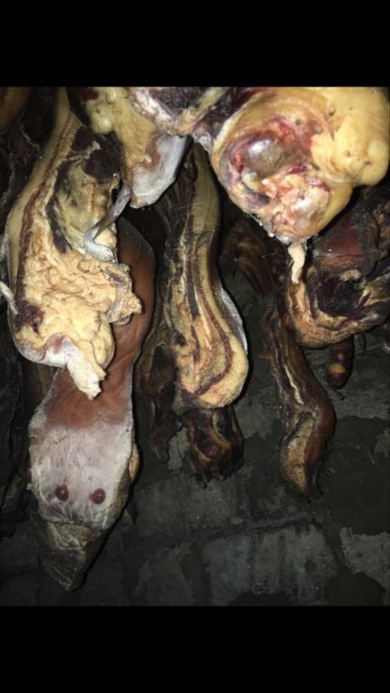 腊肉~过年猪做的哟。