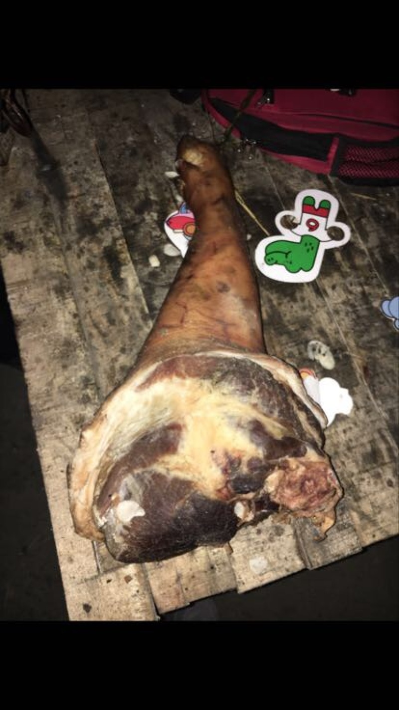 腊肉~过年猪做的哟。