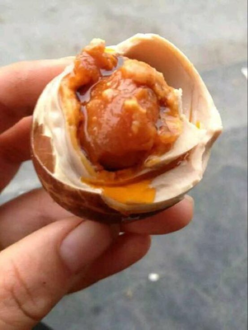 烤鸭蛋食用