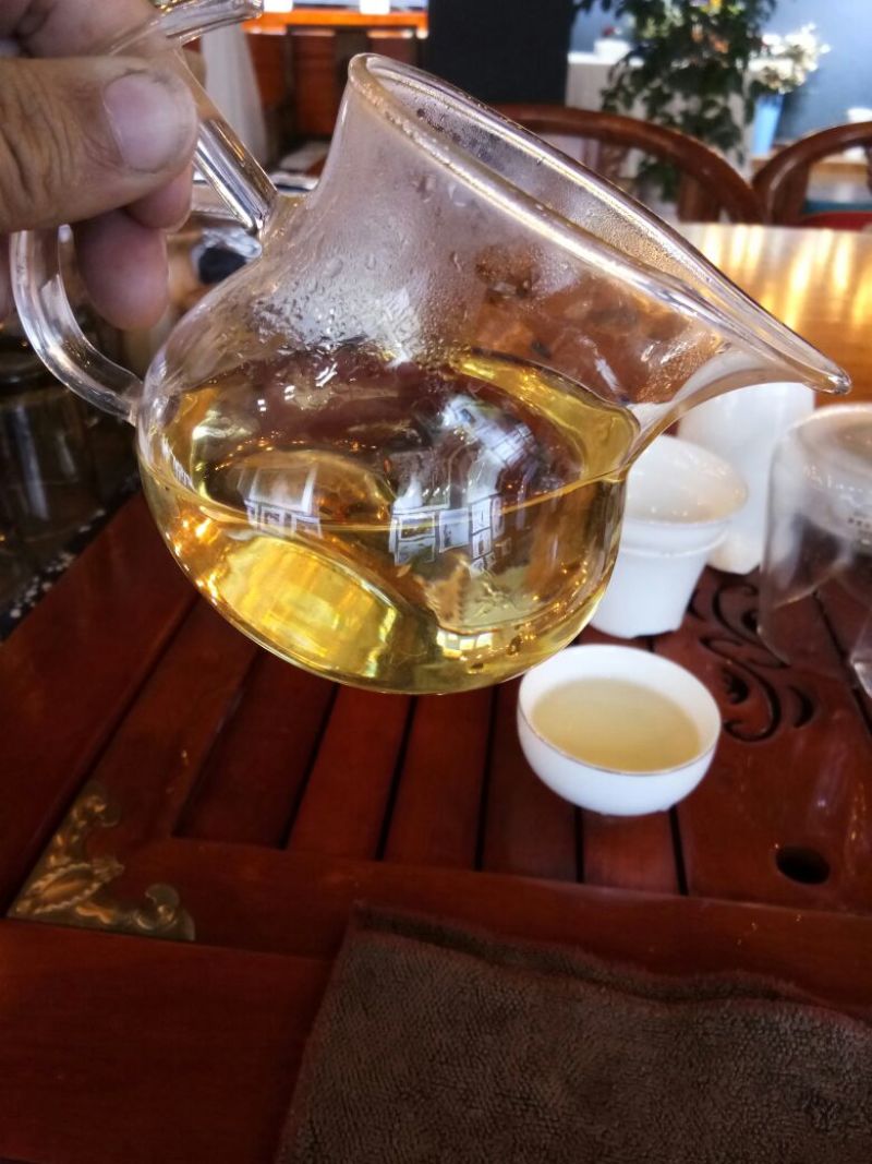 独腊山古树普洱生茶，250克饼