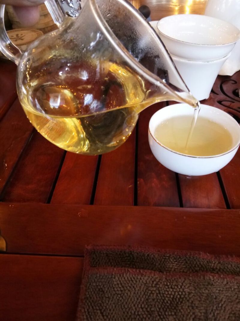 独腊山古树普洱生茶，250克饼