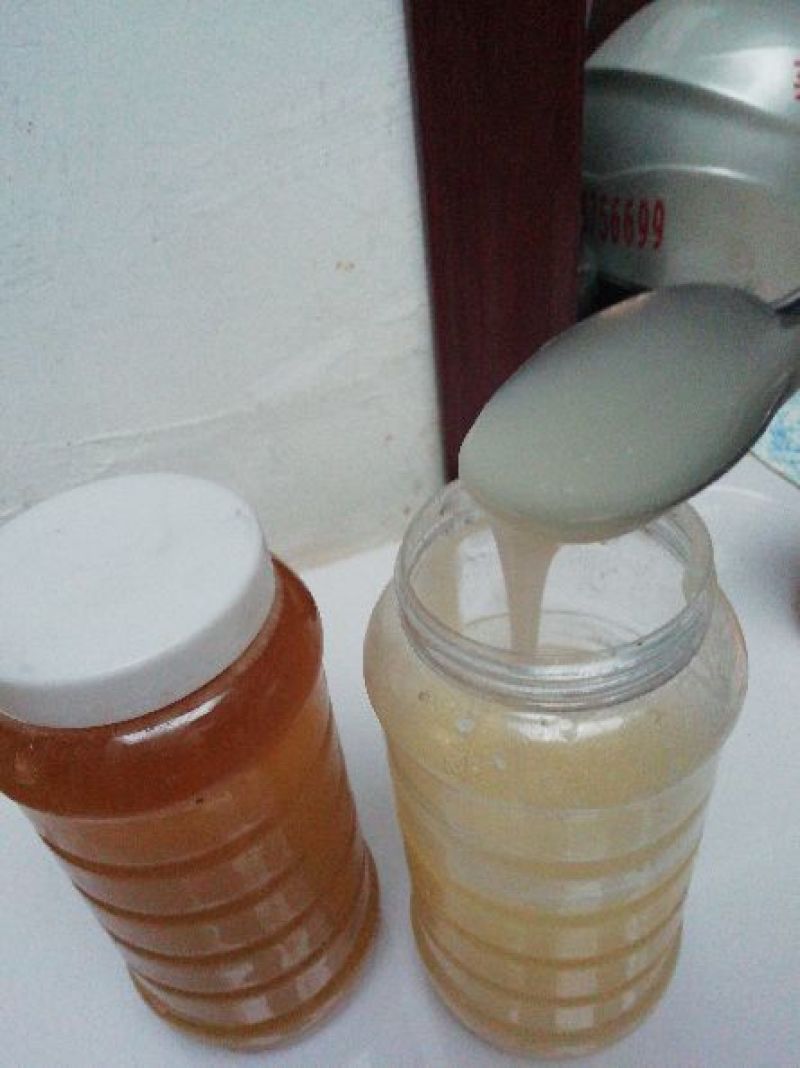 蜂蜜农家蜂蜜有杨槐蜂，枣花蜜，百花蜜。常引蜂