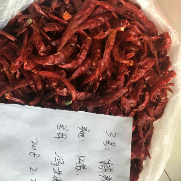 干辣椒通货9成干以上，有中辣、特辣。