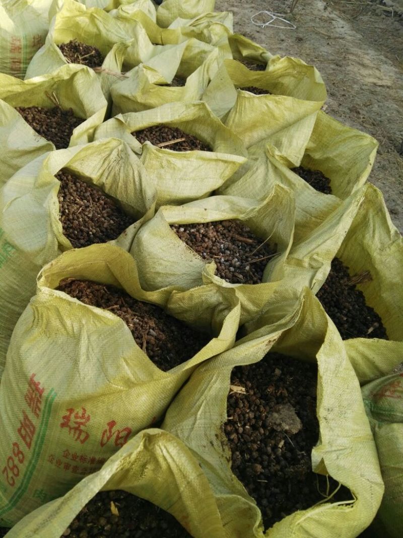养殖场发货。干羊粪，发酵肥料，厂家直销，一手货源