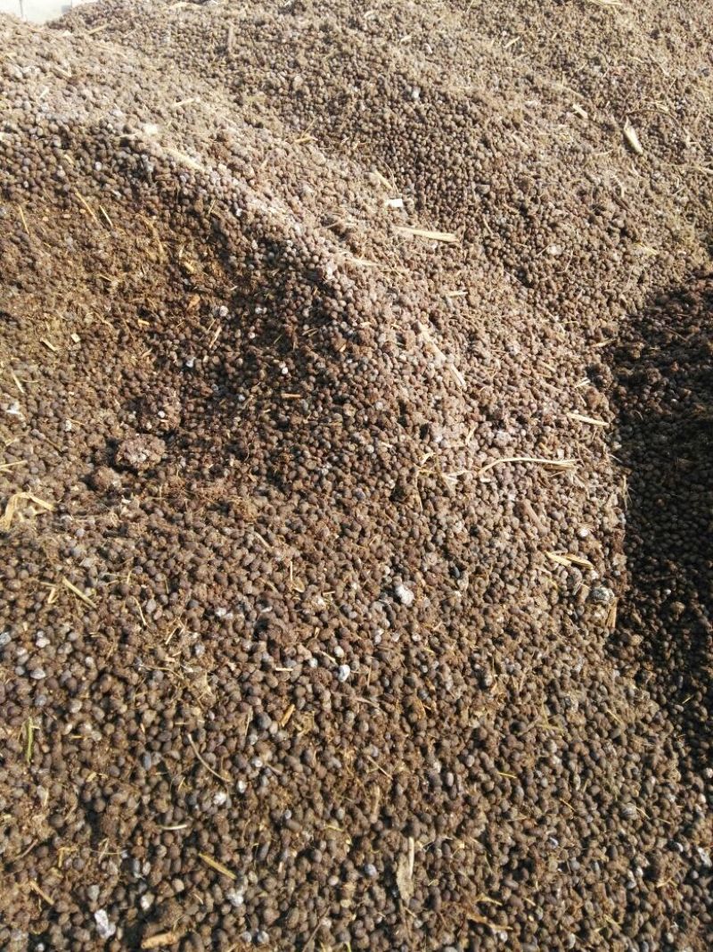 养殖场发货。干羊粪，发酵肥料，厂家直销，一手货源