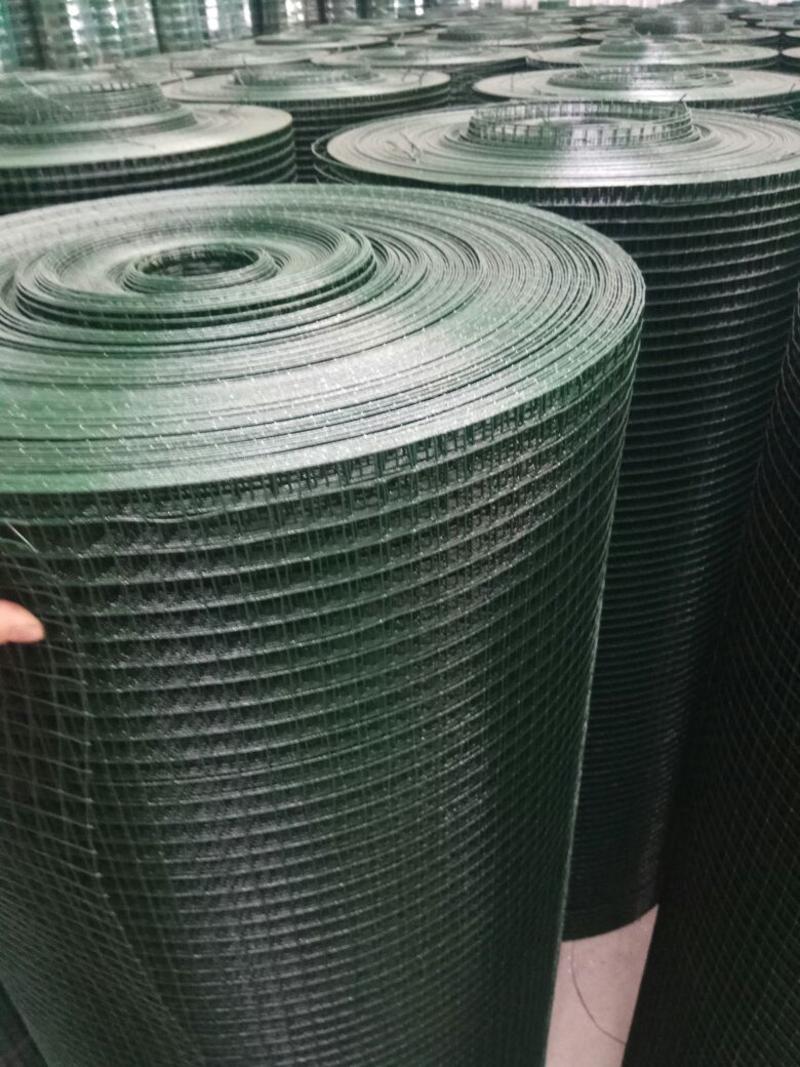 养殖网围栏网铁丝网高度1--2米长度30米硬塑
