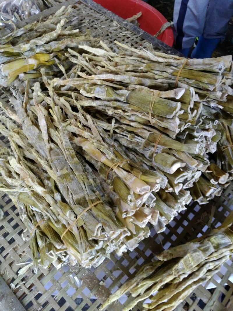 小笋干中笋，大片，弯尖八九成干。厂家产地直销。附近送货