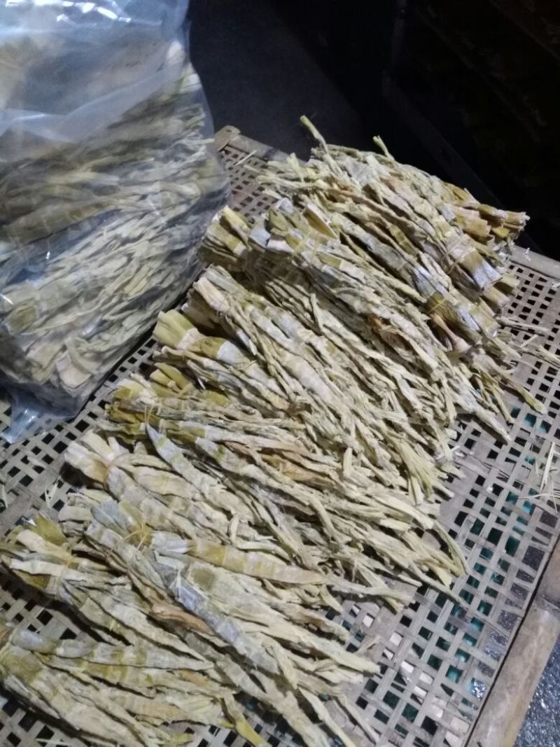 小笋干中笋，大片，弯尖八九成干。厂家产地直销。附近送货