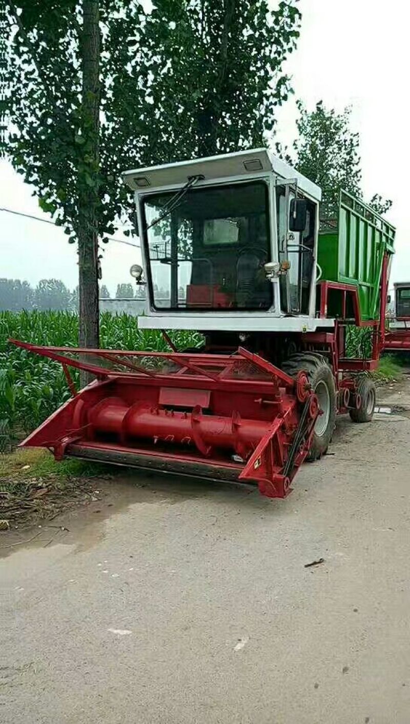 青储机高性能自走式秸秆粉青储机附带还田