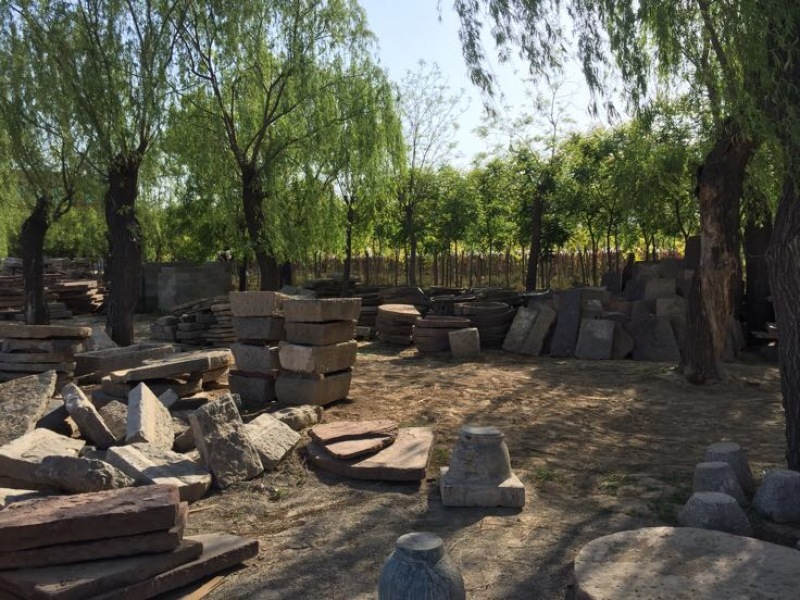 毛石老石板铺路，老石板公园绿化，