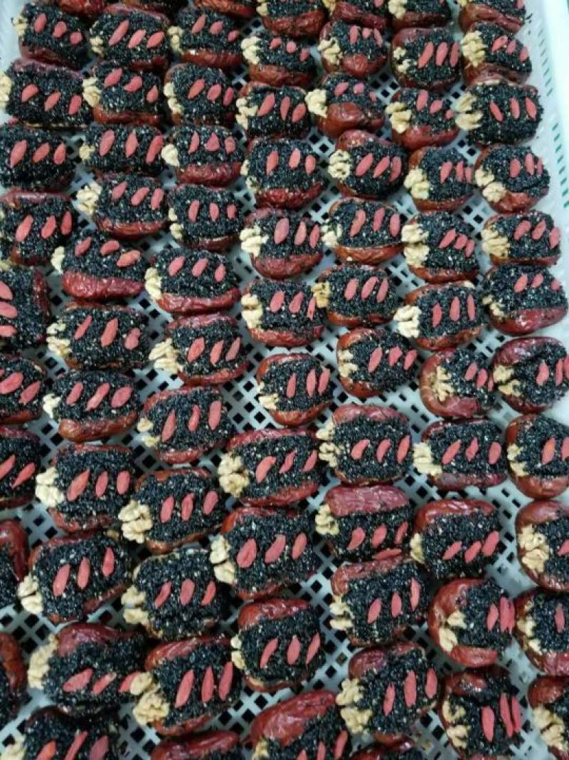 芝麻蜂蜜红枣夹核桃手工制作好吃枣夹核桃厂家直供