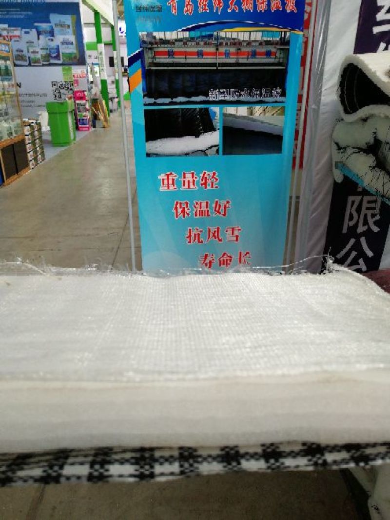 厂家低价直供新型防雨雪透光棉被保温效果好延长光照时