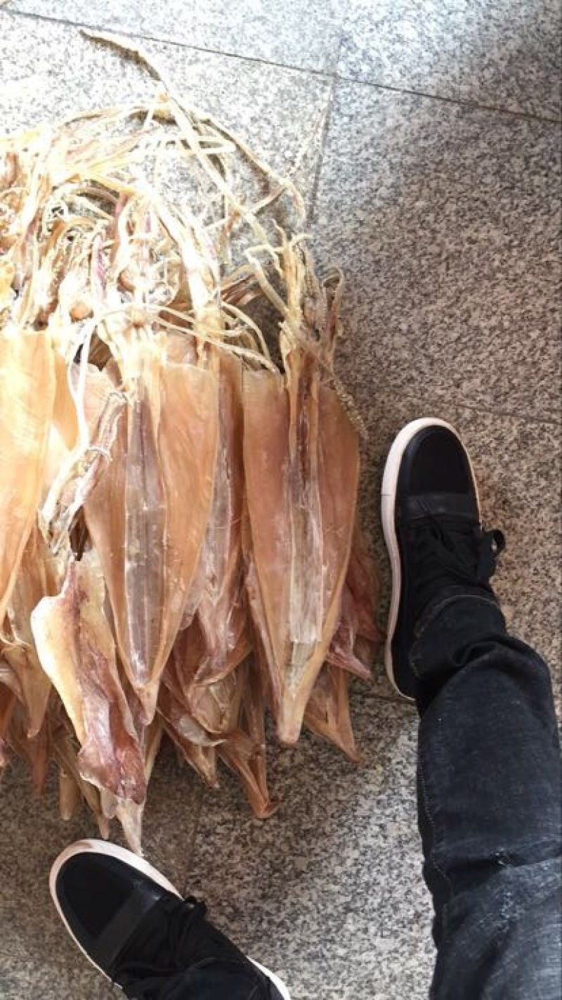 鱿鱼正宗北海船上吊晒鱿鱼干