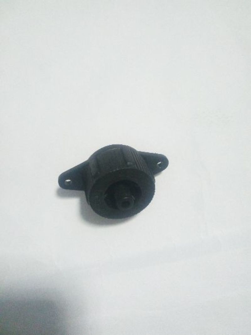 滴头果树滴灌，滴头距离根据果树株距而定出水均匀