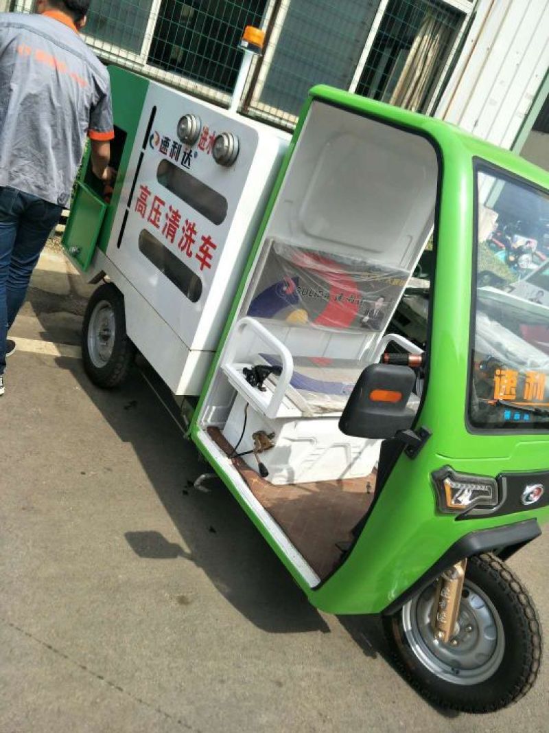 洒水车吸粪车