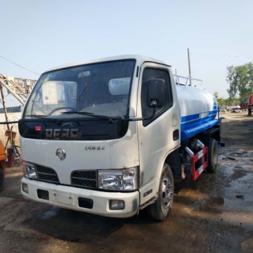 洒水车吸粪车