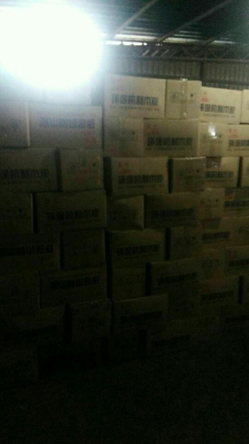 宏火机制木炭。重15公斤，白灰，