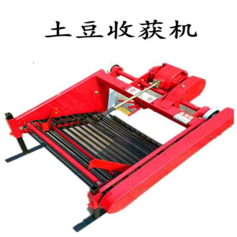 手扶拖拉机带动土豆收获机