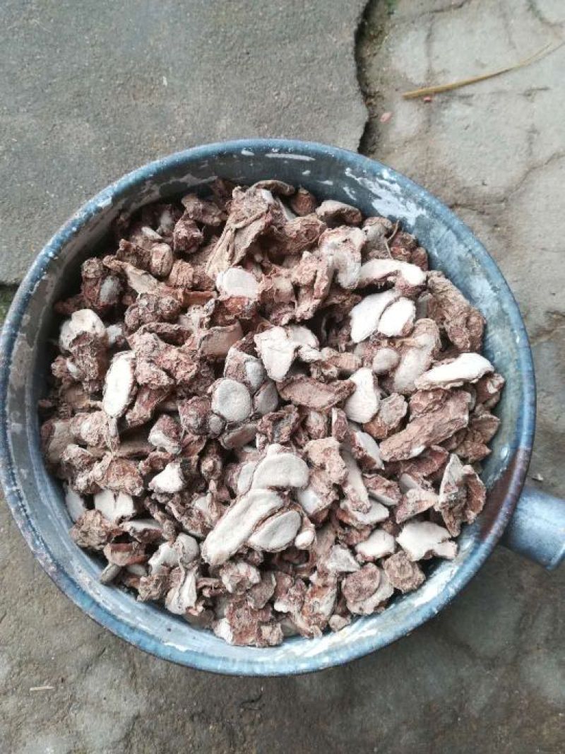 沙姜是两广做菜用的左料量用的好多