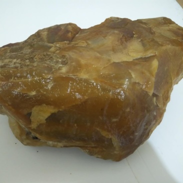 毛石，黄龙玉
