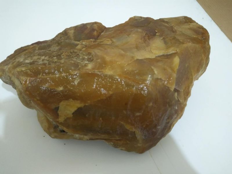 毛石，黄龙玉