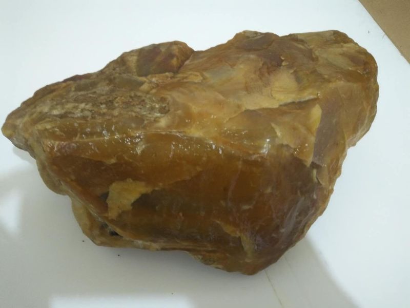 毛石，黄龙玉