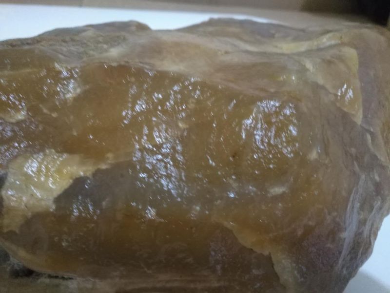 毛石，黄龙玉