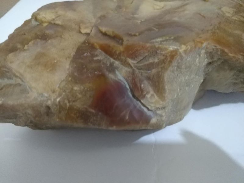 毛石，黄龙玉