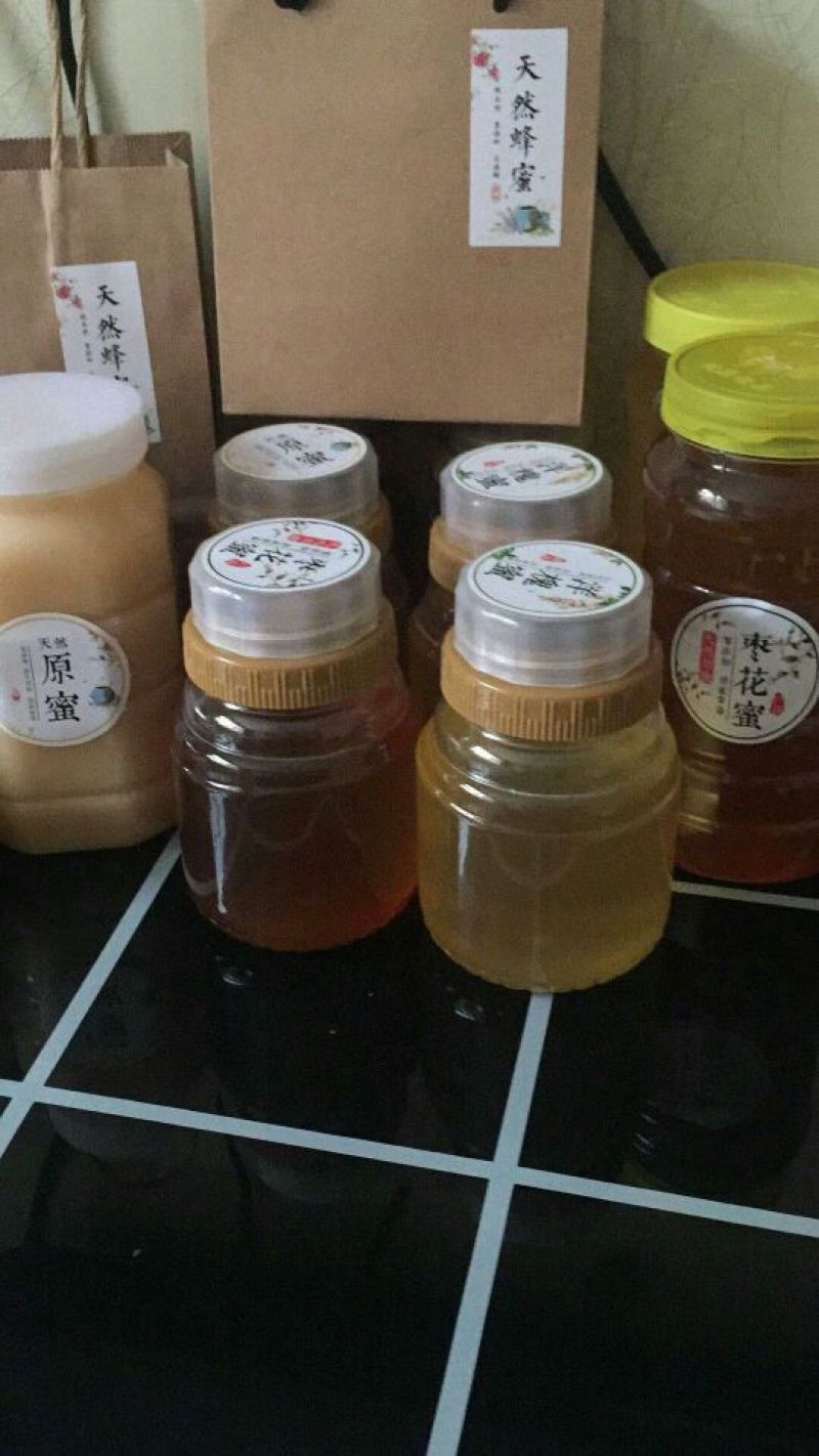 今年的纯槐花蜜，蜂王浆，