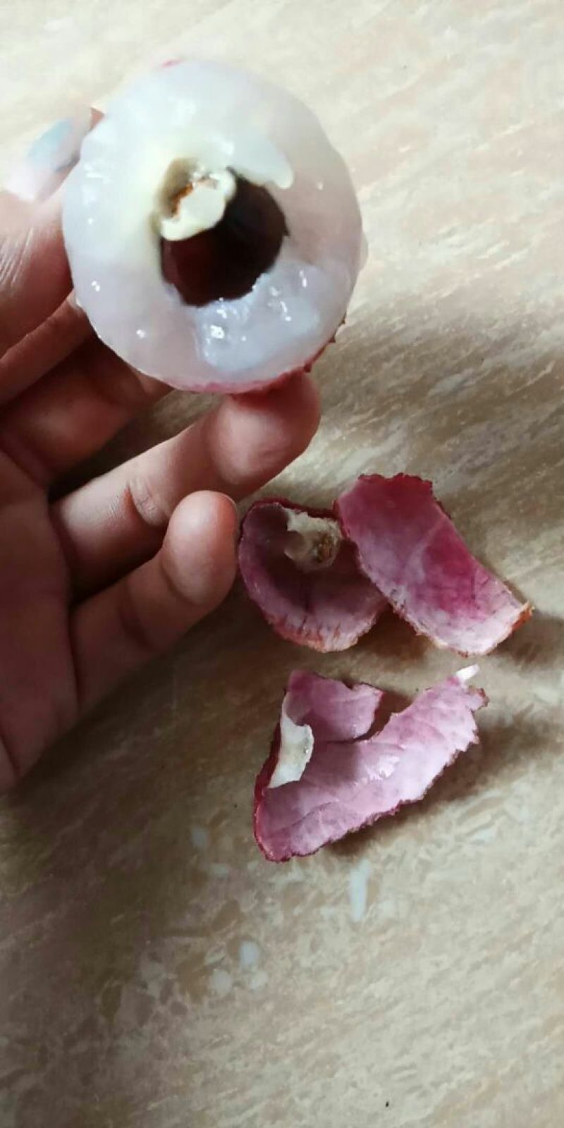 福建的荔枝，个大籽小，甜度高，汁多，现摘现卖，欢迎下单