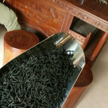 广西金秀大瑶山野生古树红茶，树年龄都是百年历史。