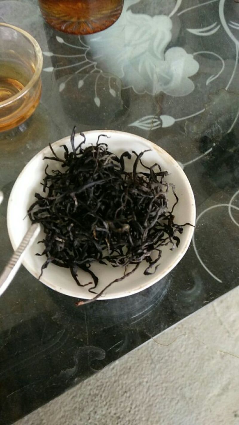 广西金秀大瑶山野生古树红茶，树年龄都是百年历史。