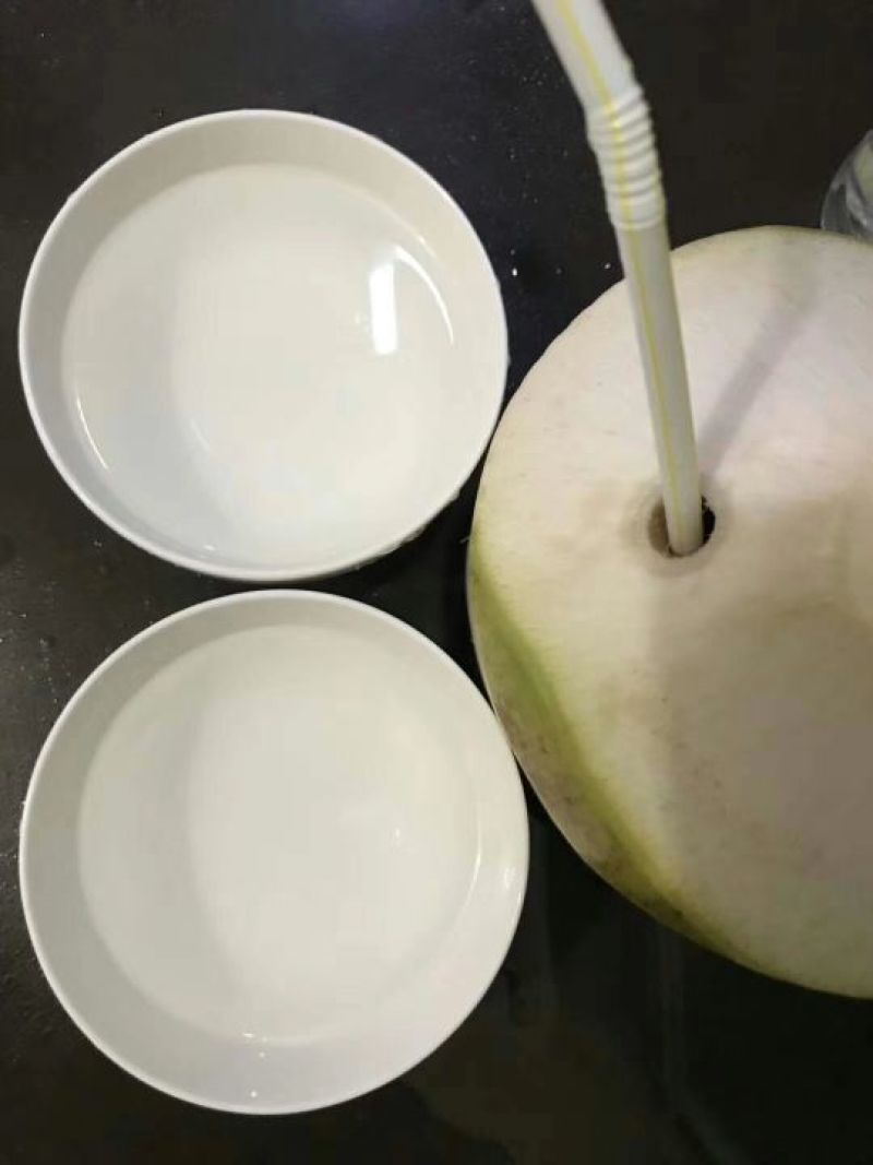 纯手工削皮，保留椰子最原始天然的本色