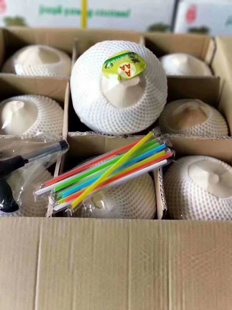 纯手工削皮，保留椰子最原始天然的本色