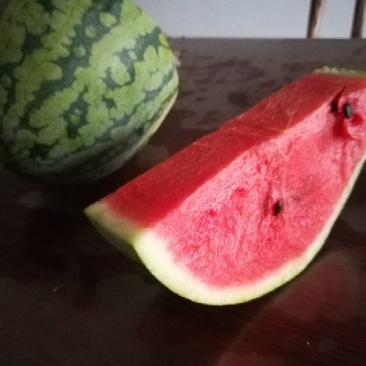 甜，果形好看，色彩好，