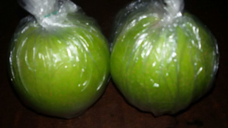 青皮皇冠梨大量上市，一件代发，批量走货，商超团购都可以。