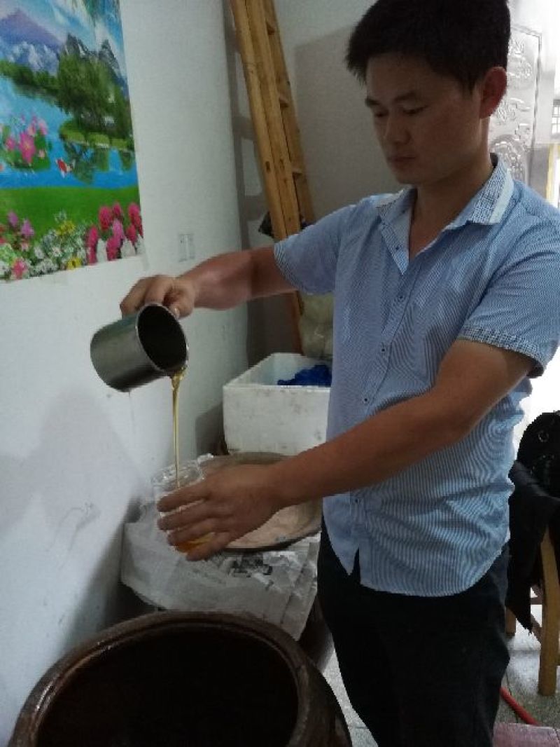农村大山区天然土蜂蜜