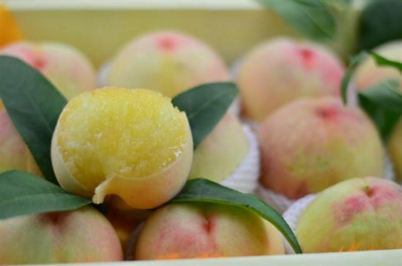 白凤桃大量上市，桃中的白富美，香甜可口。