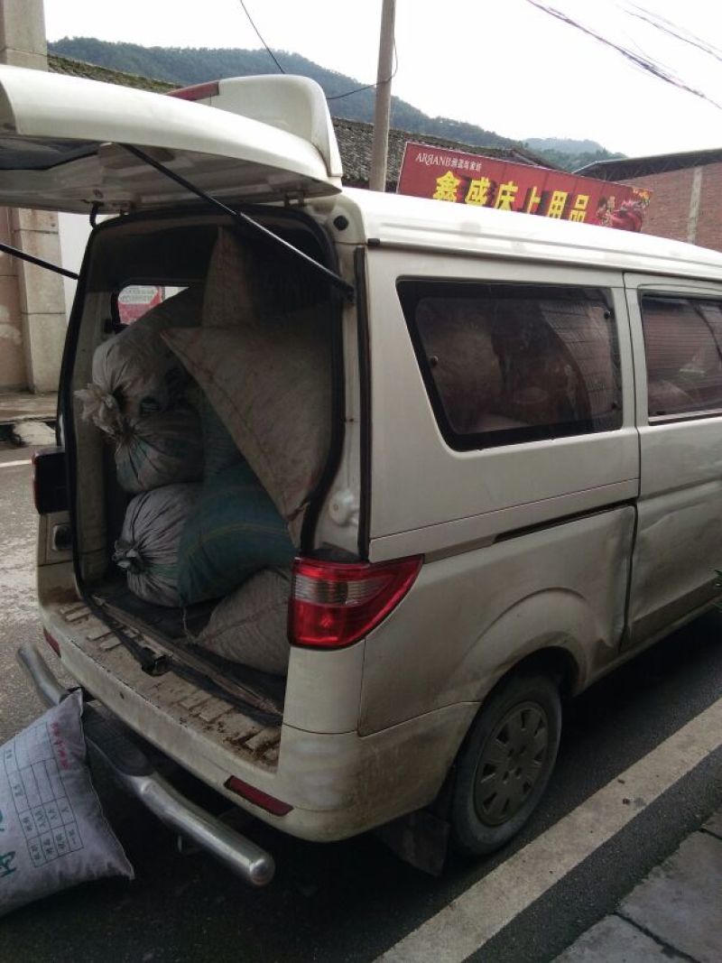 统货，有少量壳渣和油面杂质等