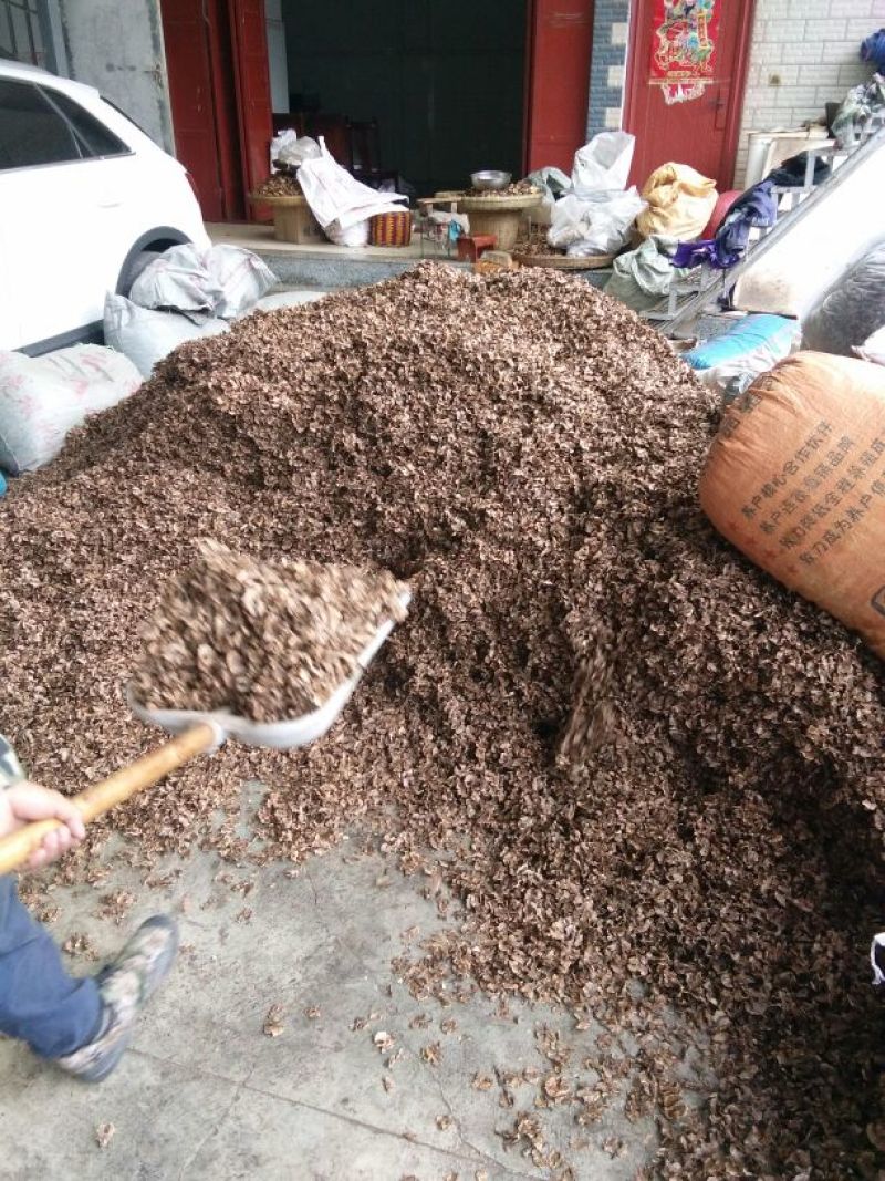 统货，有少量壳渣和油面杂质等