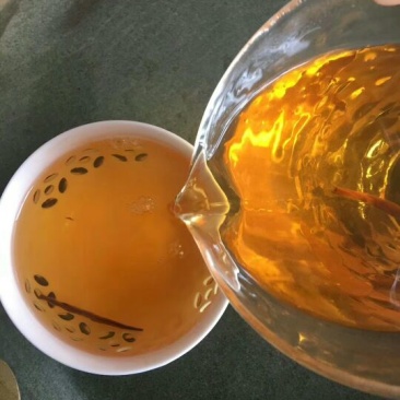 琼英古树茶，规格357克…生普