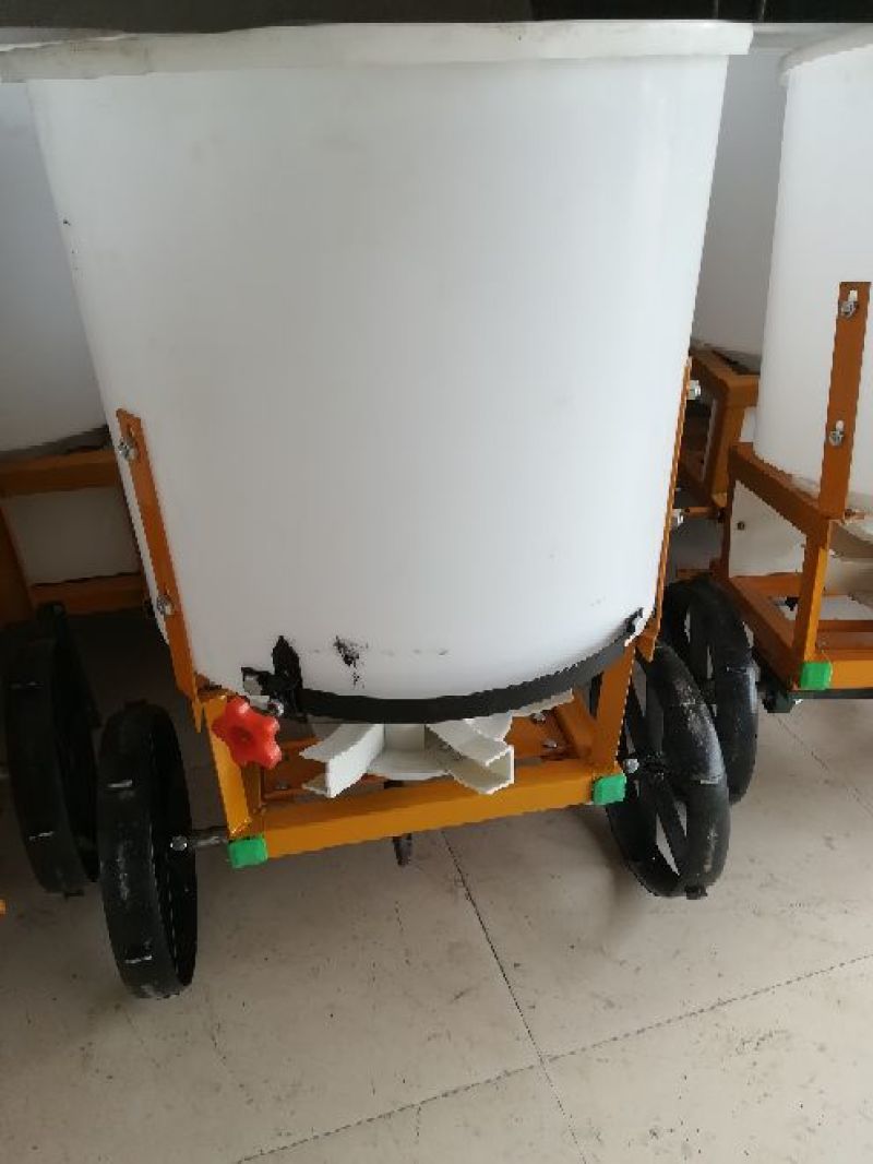 撒肥机四轮车后拖式撒肥专用厂家直销质量保证