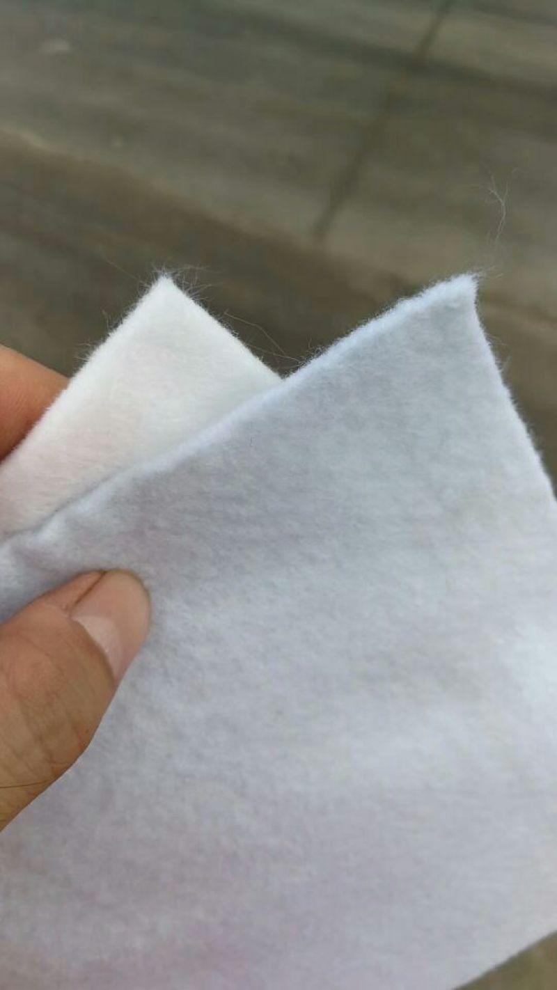 厂家直销土工膜，土工布，防草布格栅复合土工膜