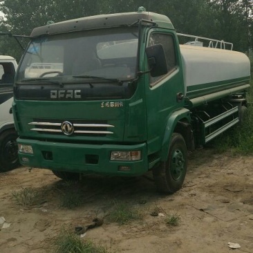 8吨洒水车