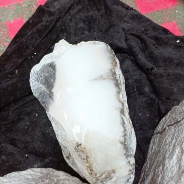 毛石新疆且末县糖白玉