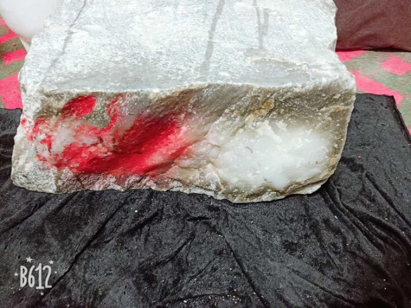 毛石新疆且末县糖白玉