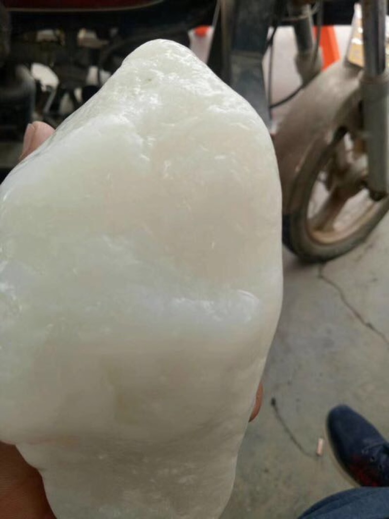 毛石新疆且末县糖白玉