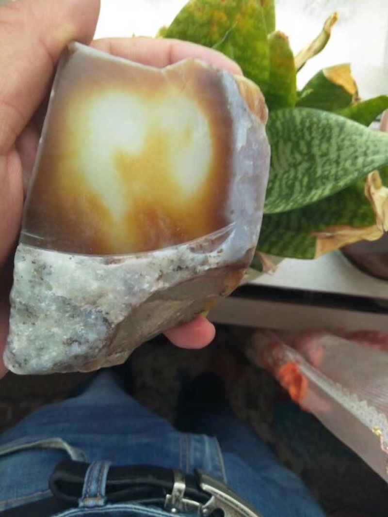 毛石新疆且末县糖白玉