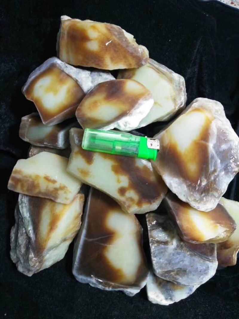 毛石新疆且末县糖白玉